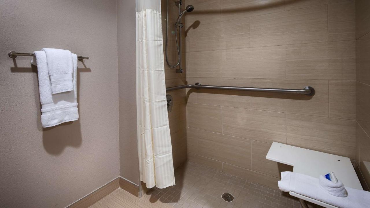 King Room with Roll-In Shower - Disability Access at Best Western Plus Elmendorf Hotel / San Antonio Hotel