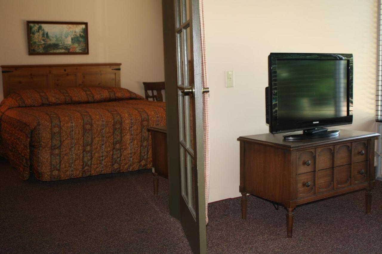 | Outback Roadhouse Motel & Suites Branson
