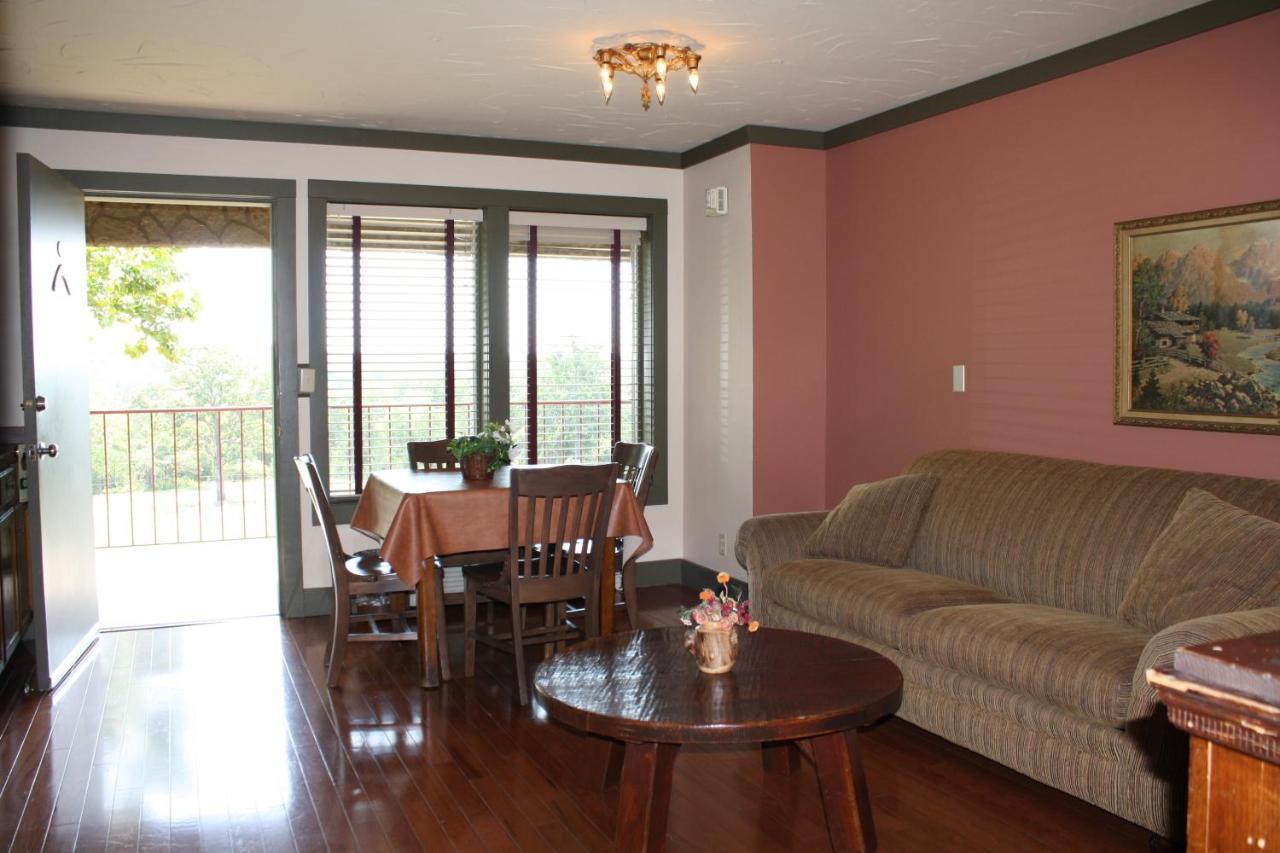 | Outback Roadhouse Motel & Suites Branson