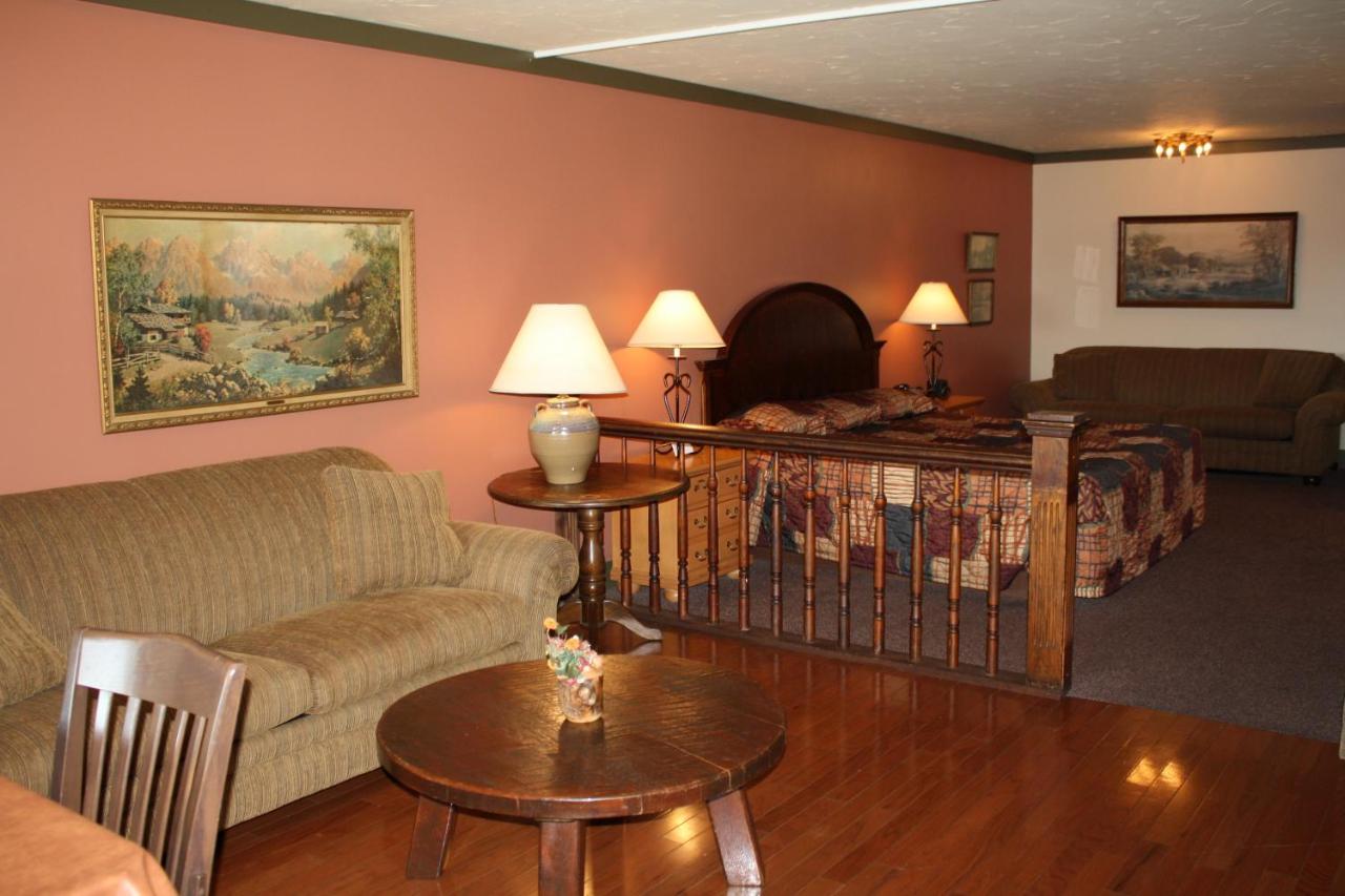 | Outback Roadhouse Motel & Suites Branson