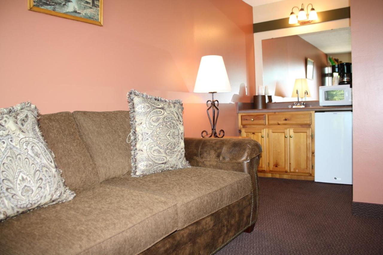 | Outback Roadhouse Motel & Suites Branson