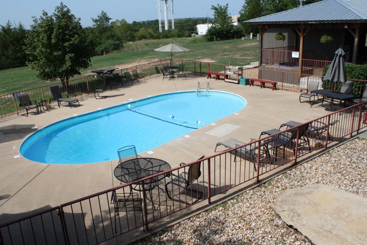 | Outback Roadhouse Motel & Suites Branson