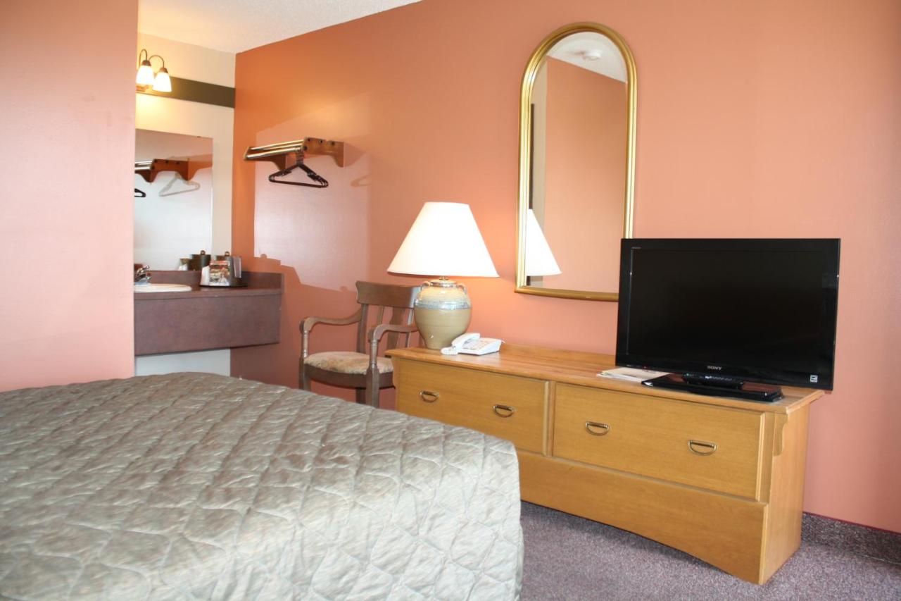 | Outback Roadhouse Motel & Suites Branson