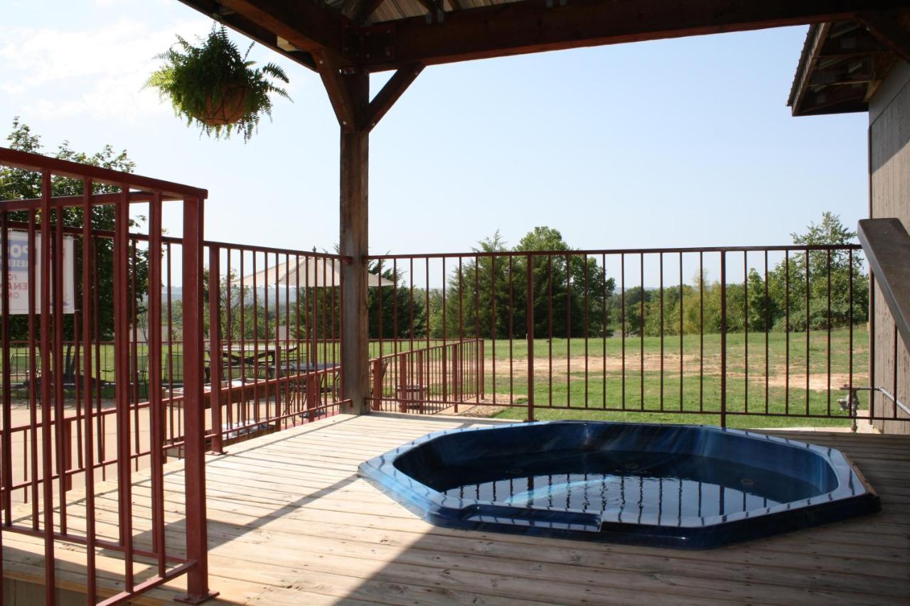 | Outback Roadhouse Motel & Suites Branson