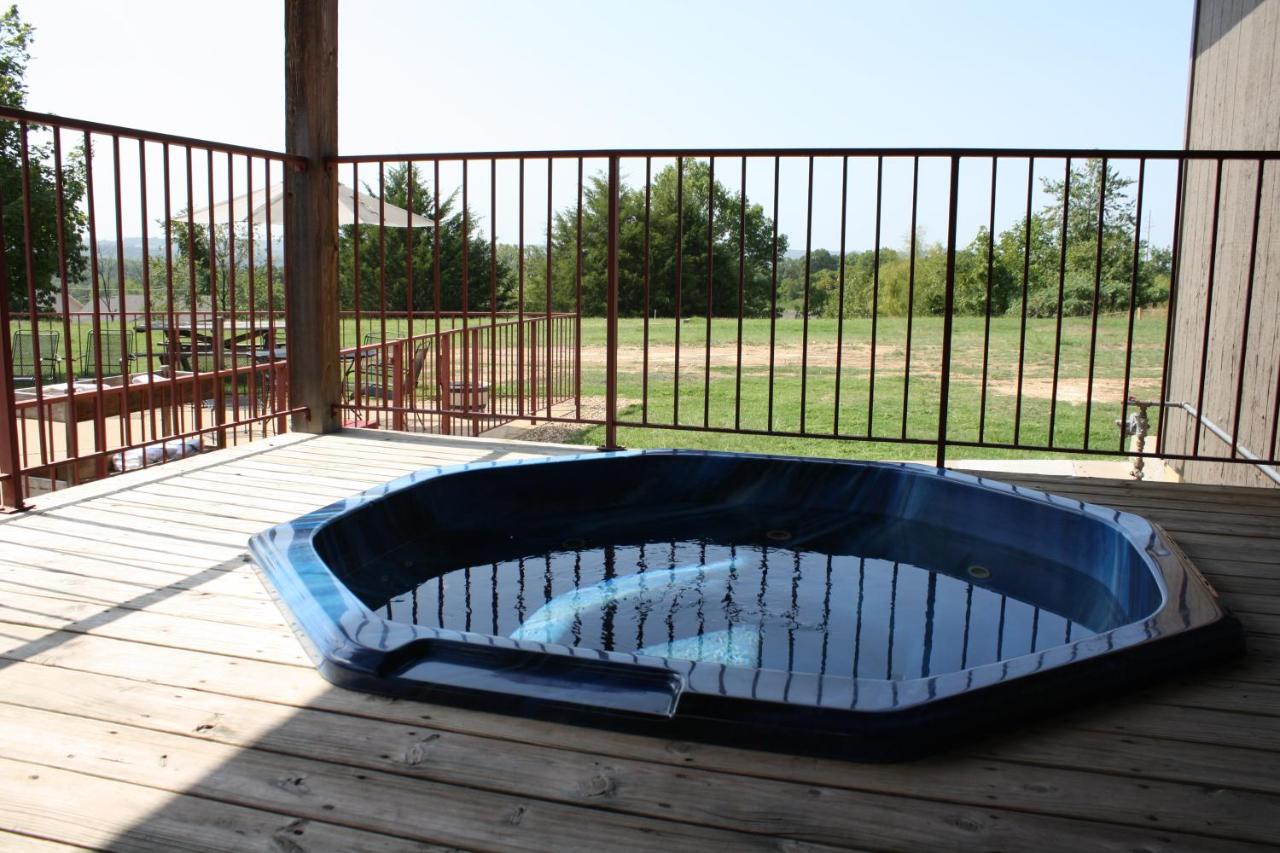 | Outback Roadhouse Motel & Suites Branson