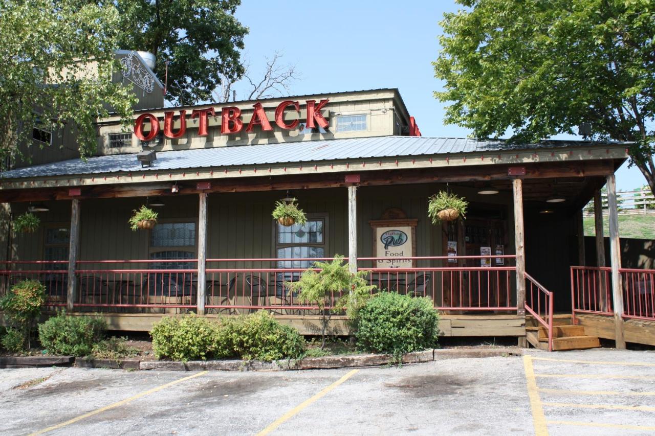 | Outback Roadhouse Motel & Suites Branson