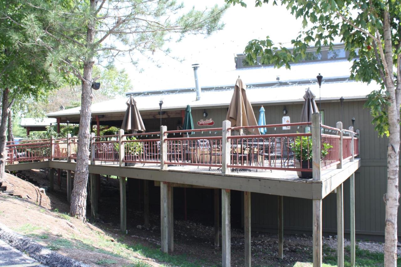 | Outback Roadhouse Motel & Suites Branson