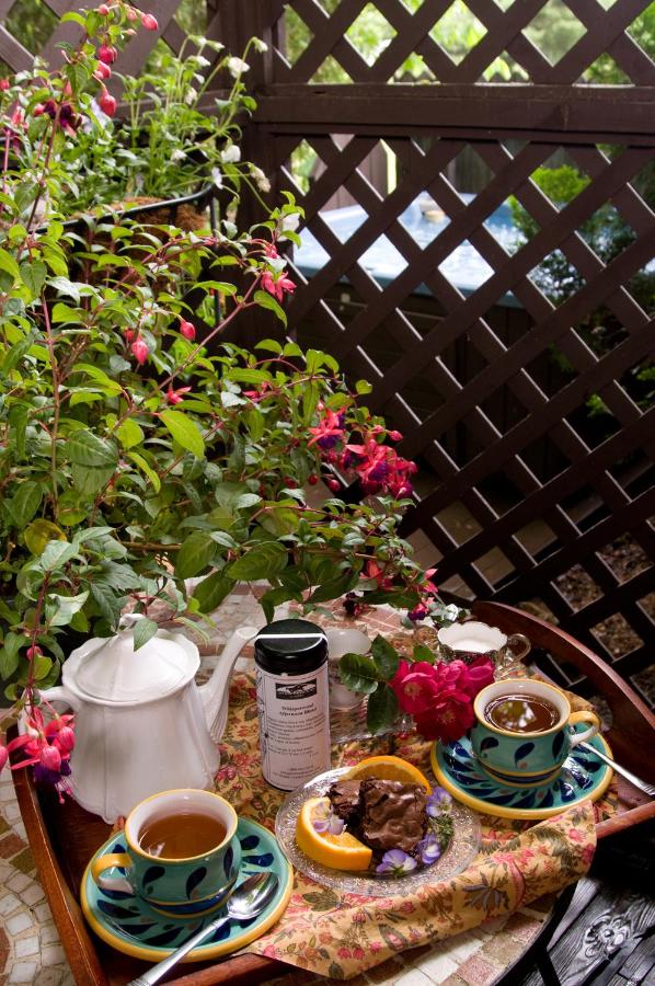 | Creekwalk Inn Bed and Breakfast with Cabins
