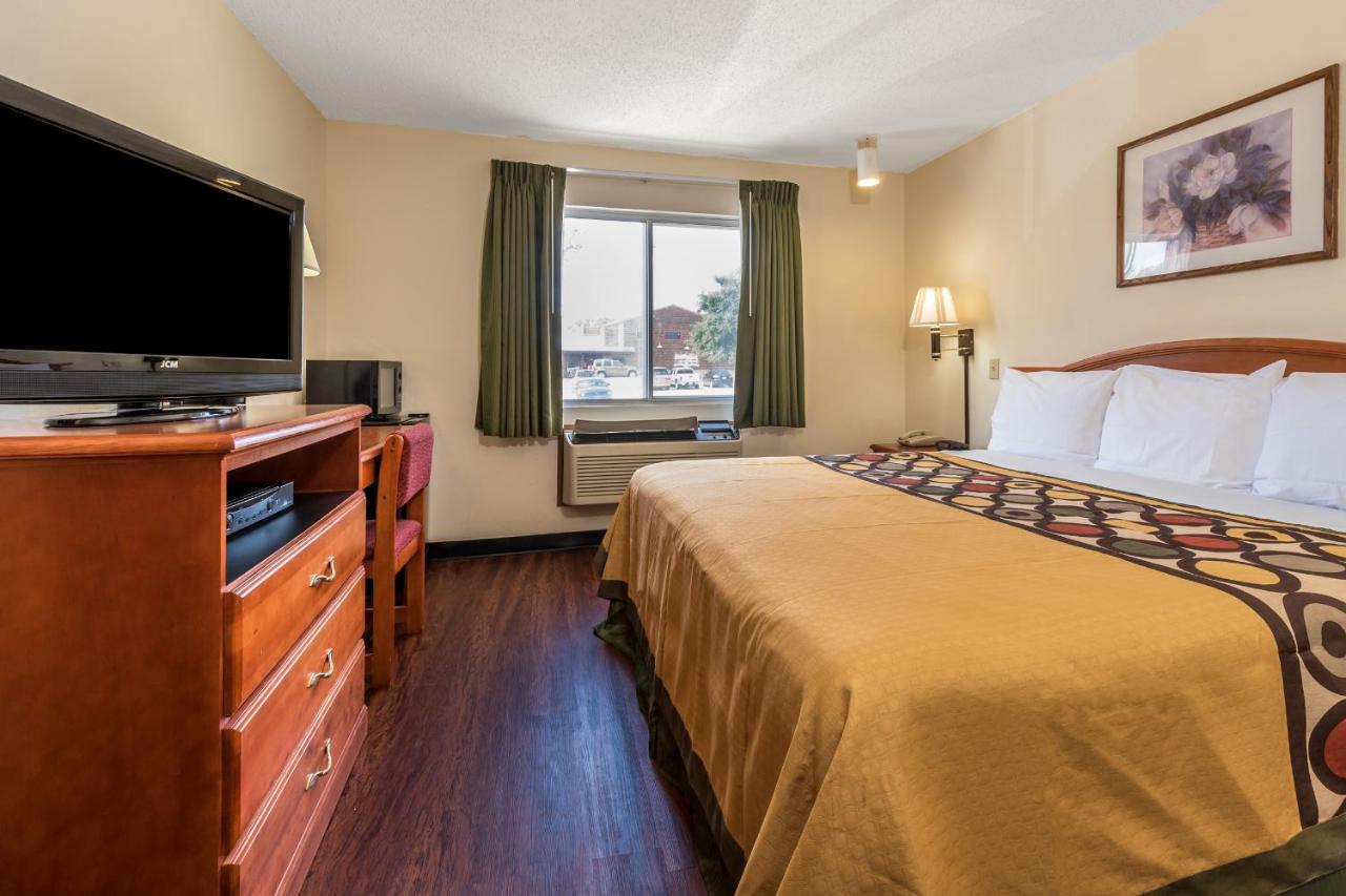 King Room - Non-Smoking at Super 8 by Wyndham Denton