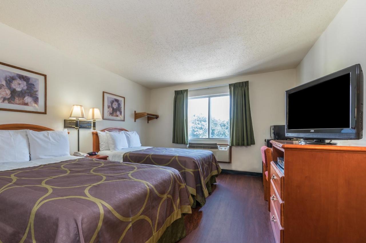 Double Room with Two Double Beds - Non-Smoking at Super 8 by Wyndham Denton