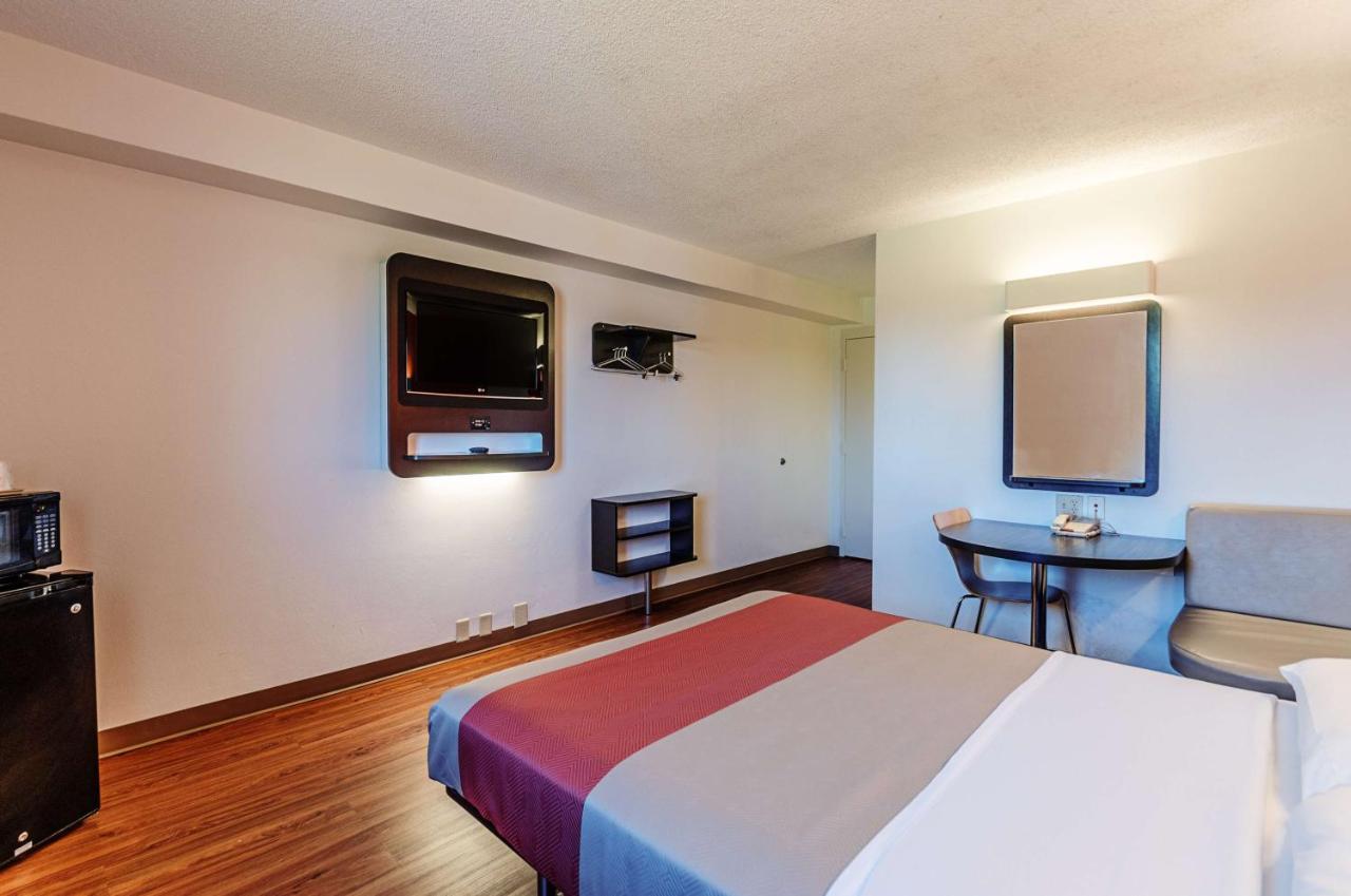 | Motel 6-Martinsburg, WV