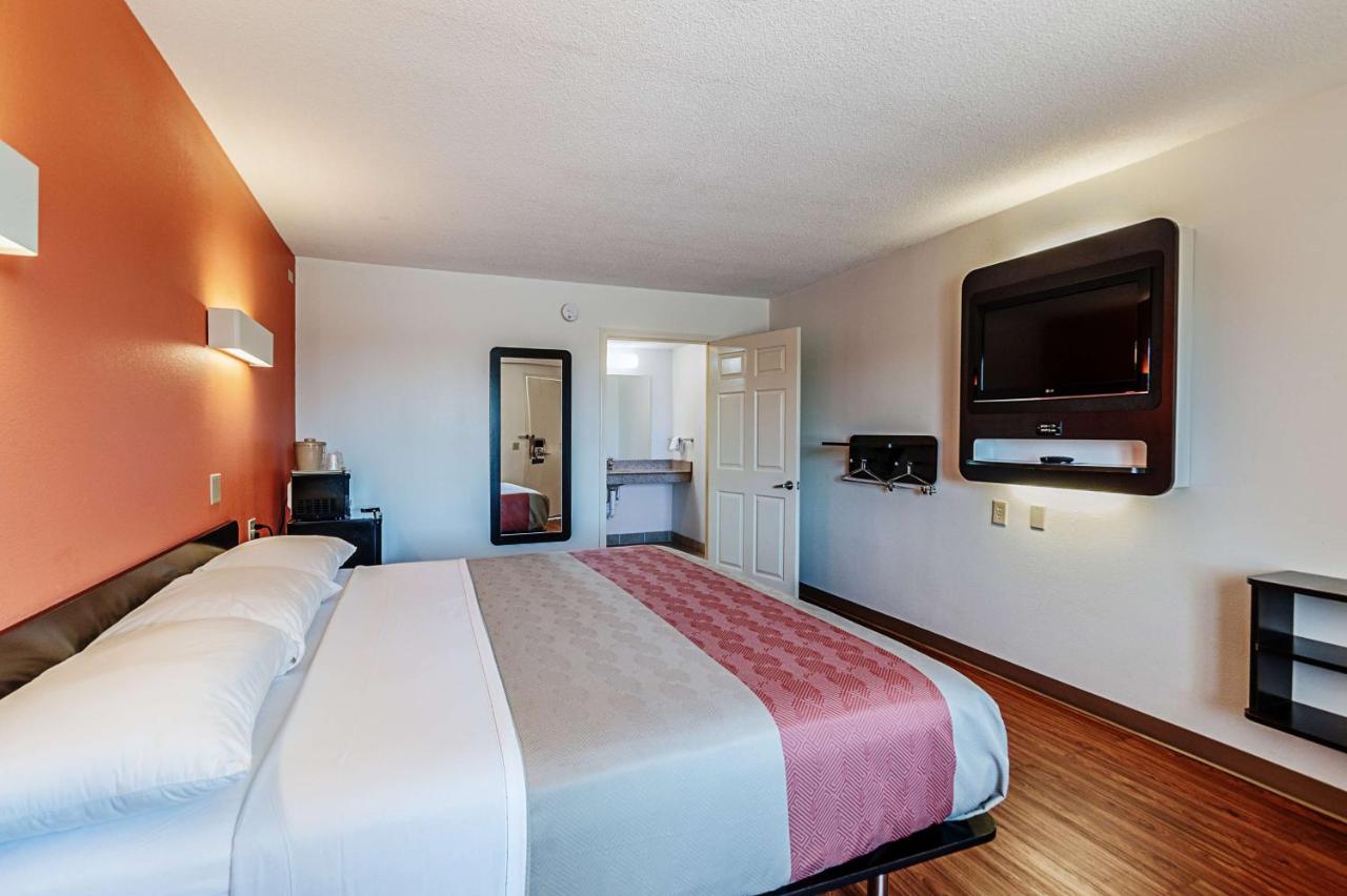 | Motel 6-Martinsburg, WV
