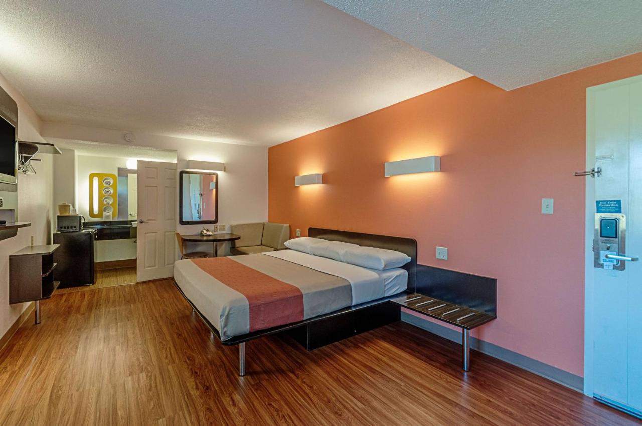 | Motel 6-Martinsburg, WV