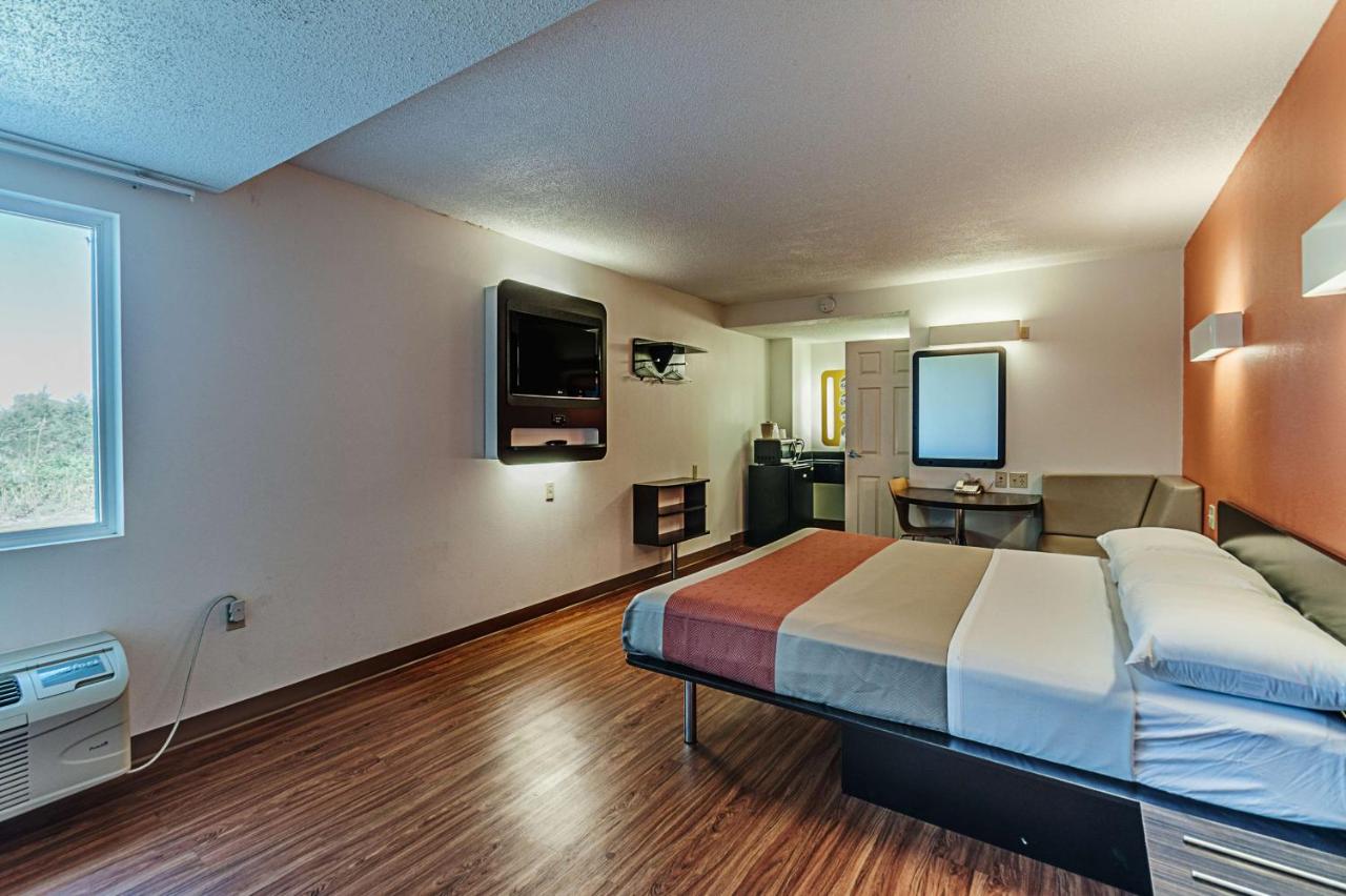 | Motel 6-Martinsburg, WV