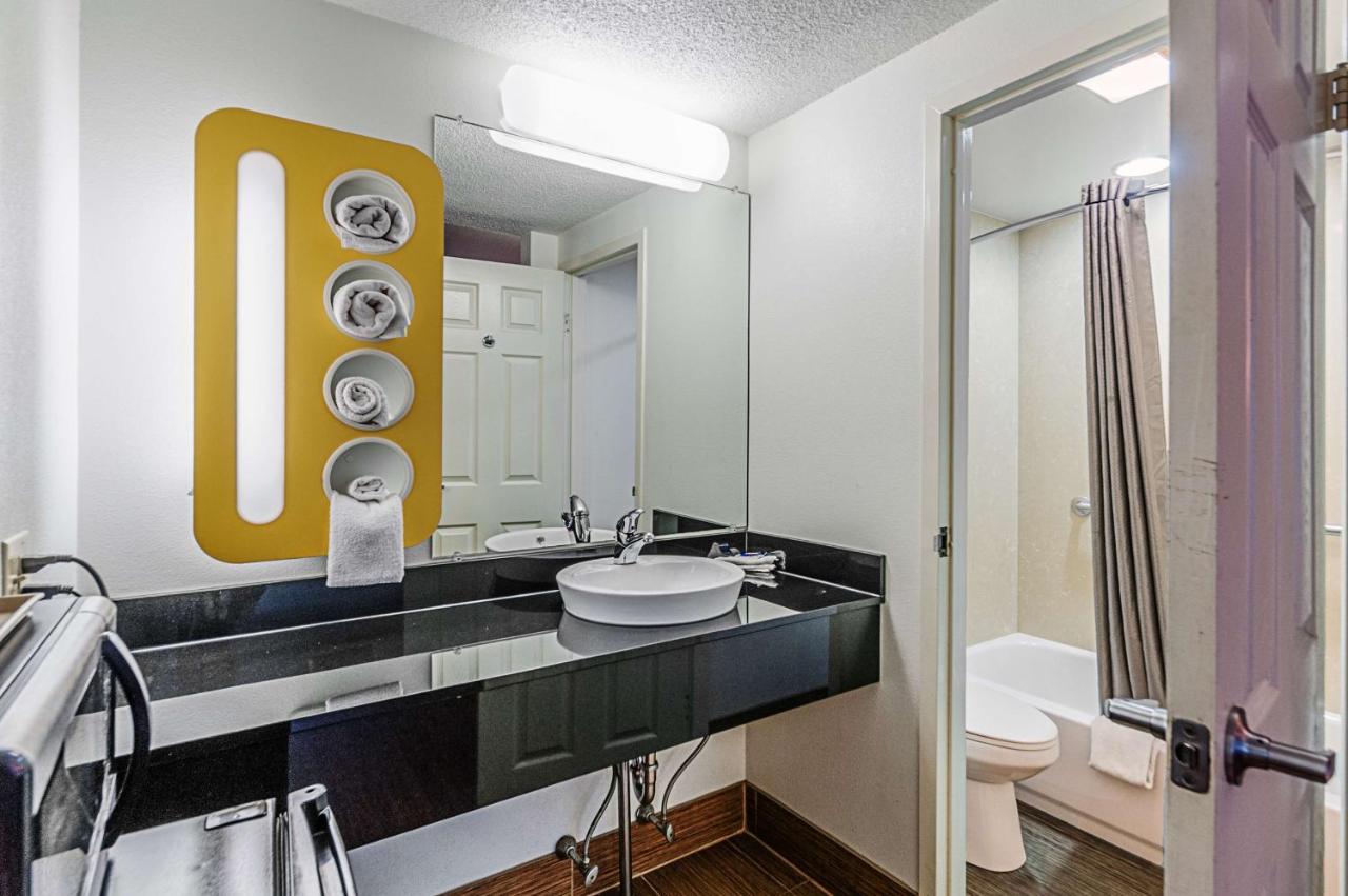 | Motel 6-Martinsburg, WV