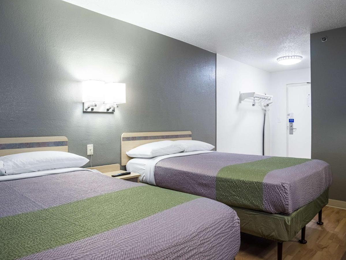 Quadruple Room - Non-Smoking at Studio 6 Miamisburg, OH - Dayton