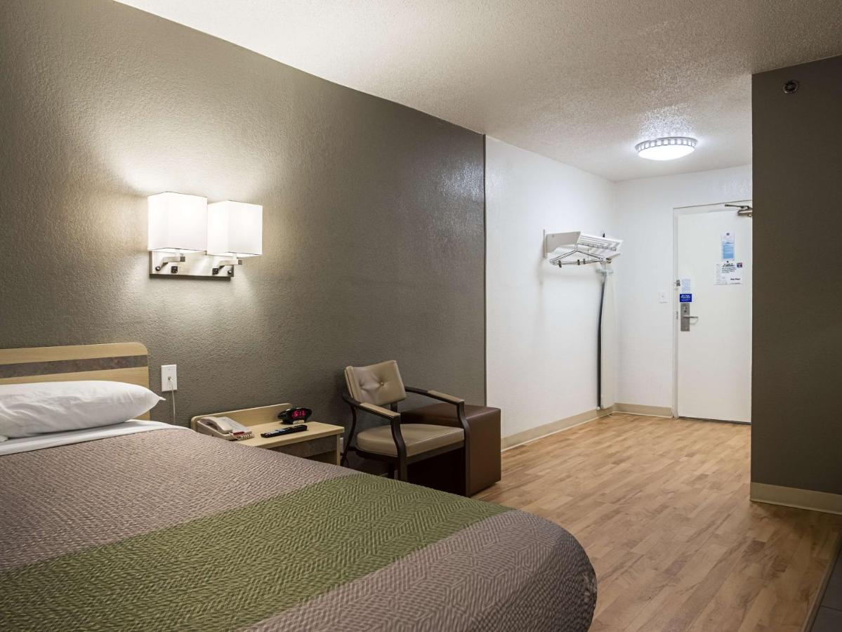 Queen Room - Disability Access - Non-Smoking at Studio 6 Miamisburg, OH - Dayton