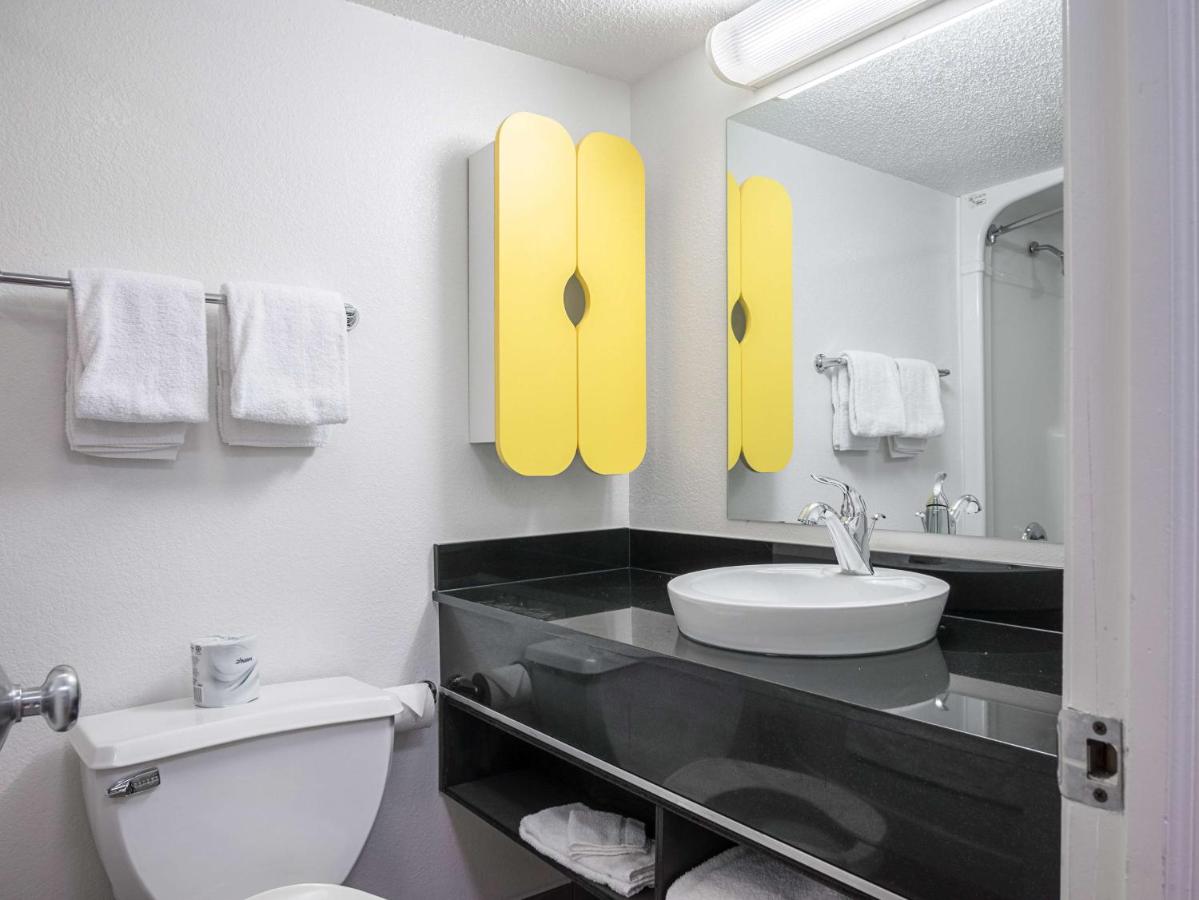 Quadruple Room - Non-Smoking at Studio 6 Miamisburg, OH - Dayton