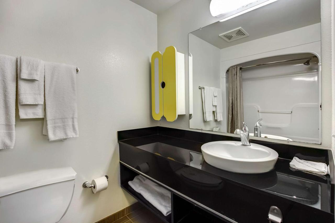 | Studio 6-East Brunswick, NJ - NYC Area