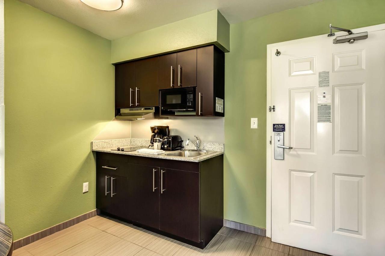 | Studio 6-East Brunswick, NJ - NYC Area