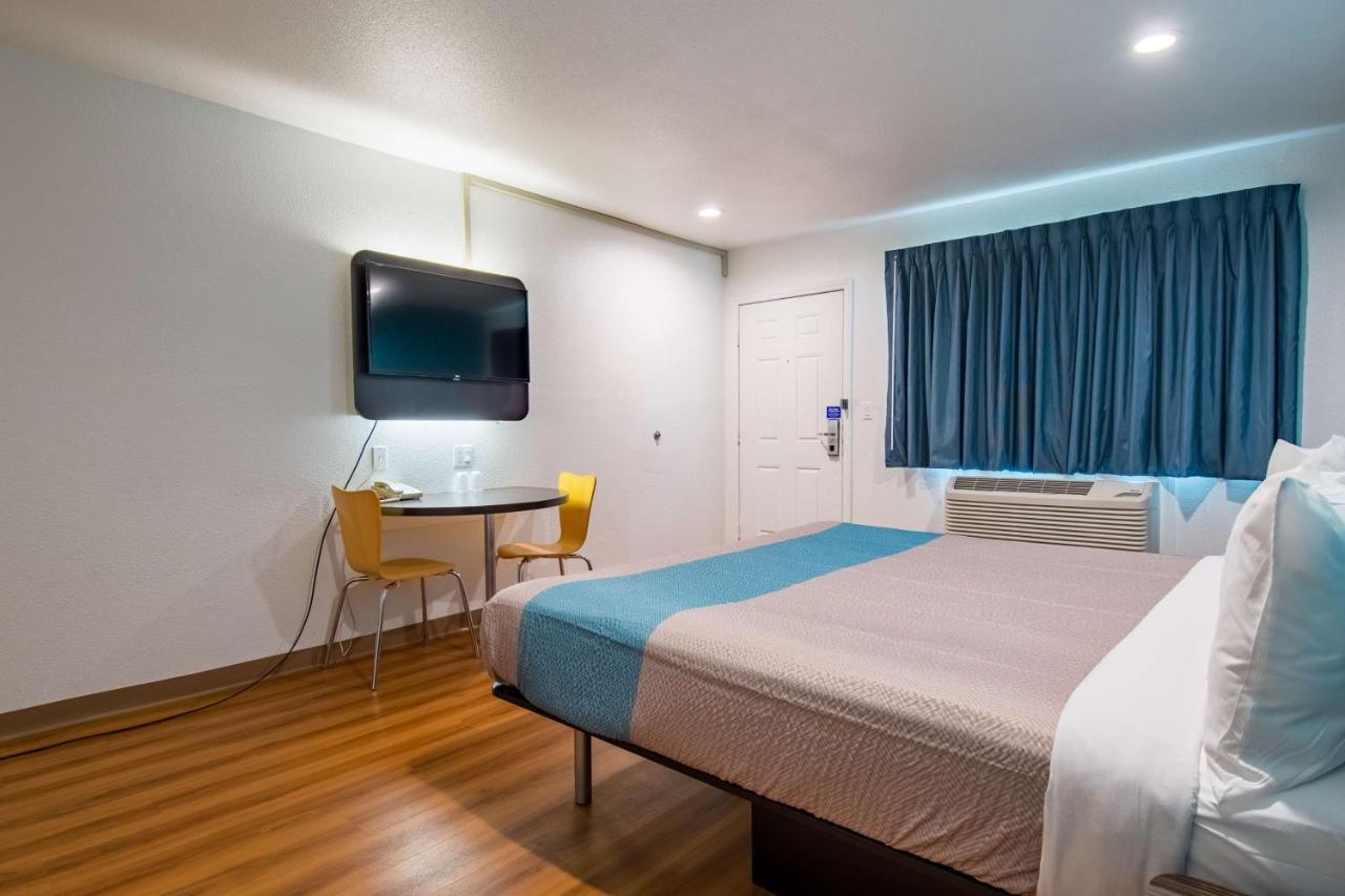  | Motel 6-San Bernardino, CA - Downtown