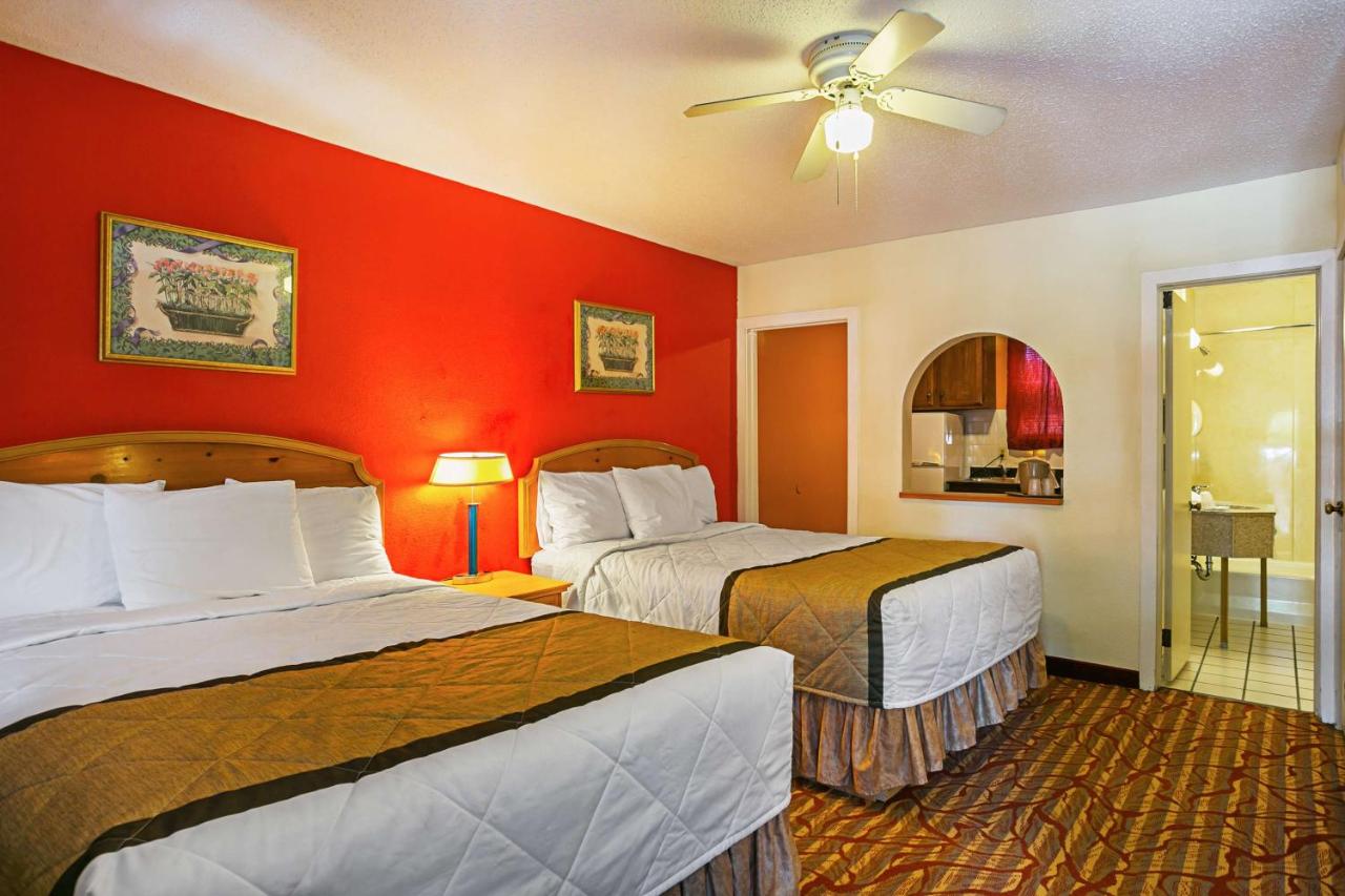 | Bay Side Inn & Suites
