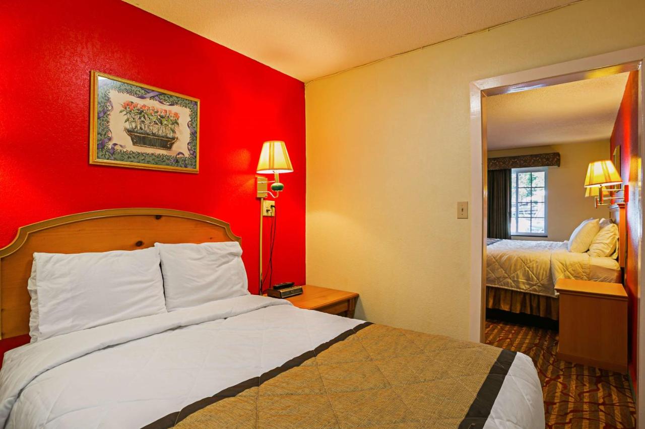 | Bay Side Inn & Suites