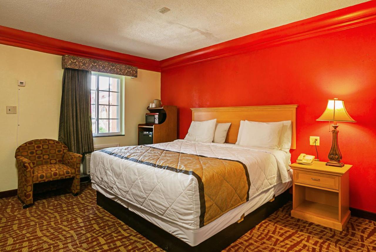 | Bay Side Inn & Suites