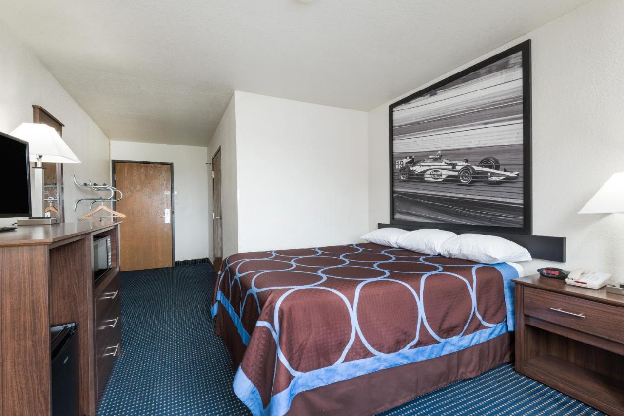 Queen Room - Wheelchair Accessible - Non-Smoking at Super 8 by Wyndham Greenfield