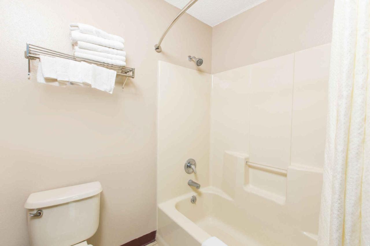 Queen Room - Mobility Access/Non-Smoking at Super 8 by Wyndham Belleville