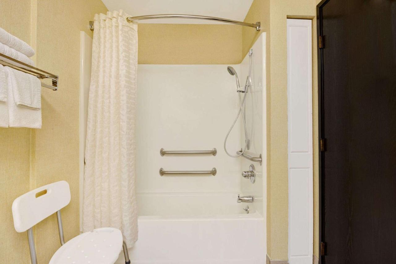 King Studio Suite - Non-Smoking at Super 8 by Wyndham Hutchinson