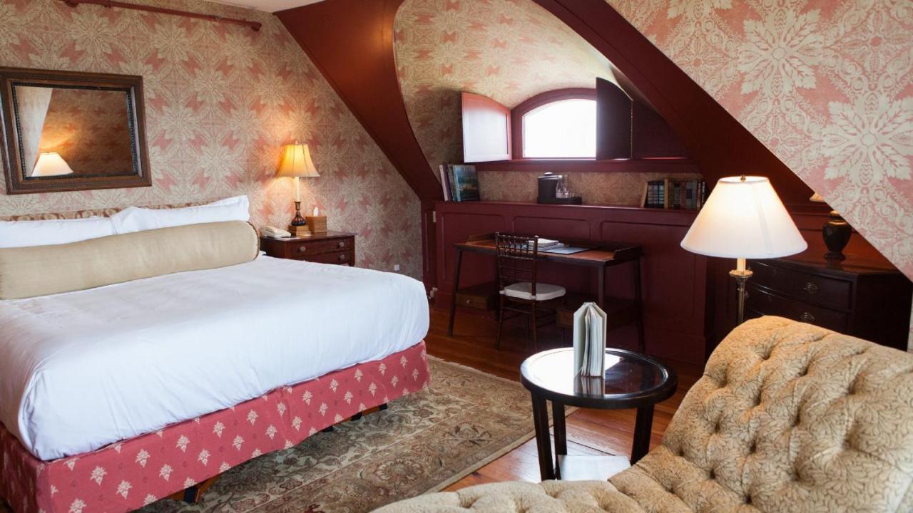 Deluxe King Room - Third Floor at Castle Hill Inn