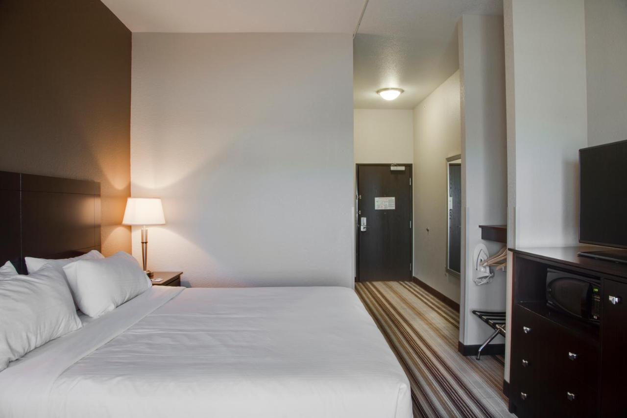 Standard Room at Holiday Inn Express & Suites Nevada by IHG