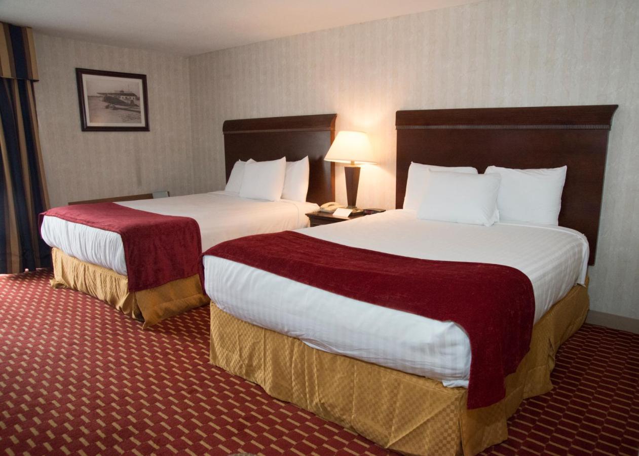 | Hampton Falls Inn