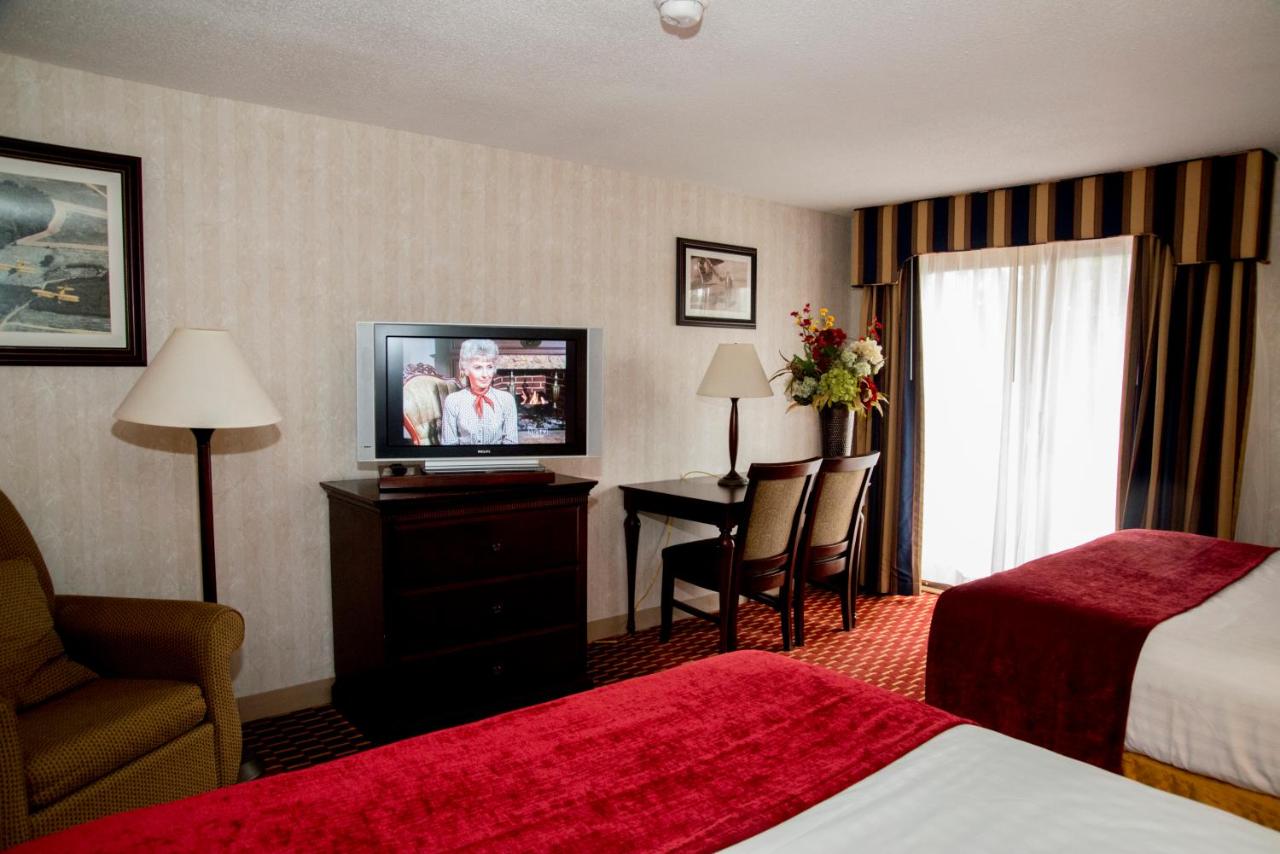 | Hampton Falls Inn