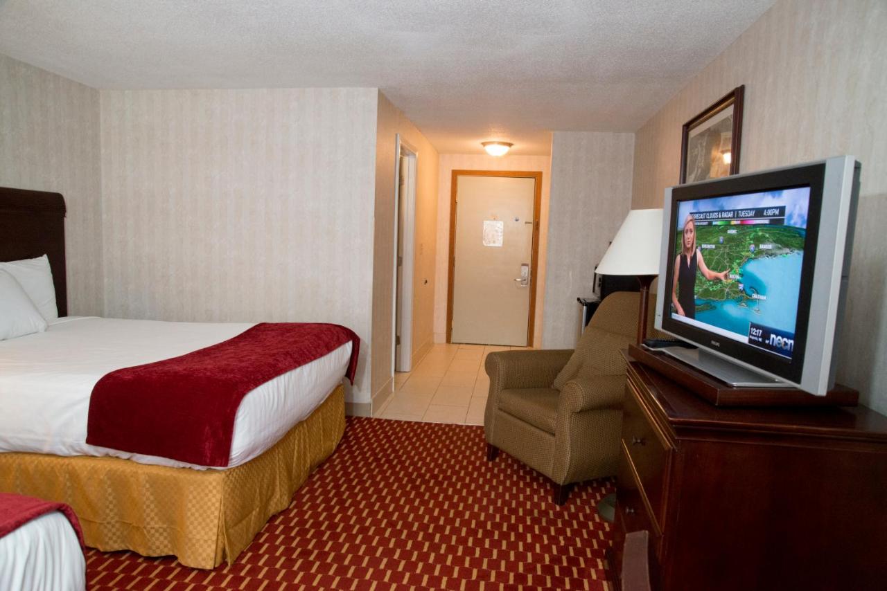 | Hampton Falls Inn