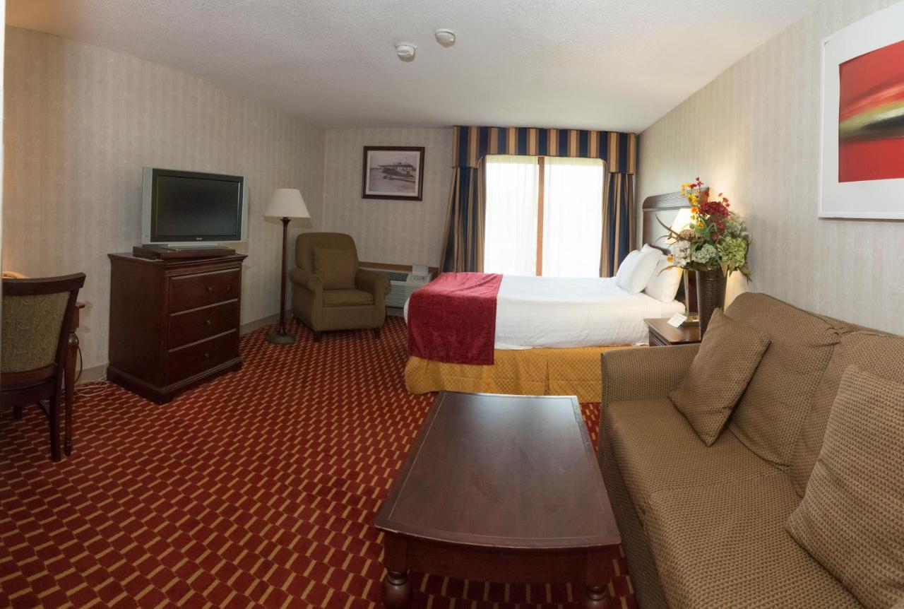 | Hampton Falls Inn