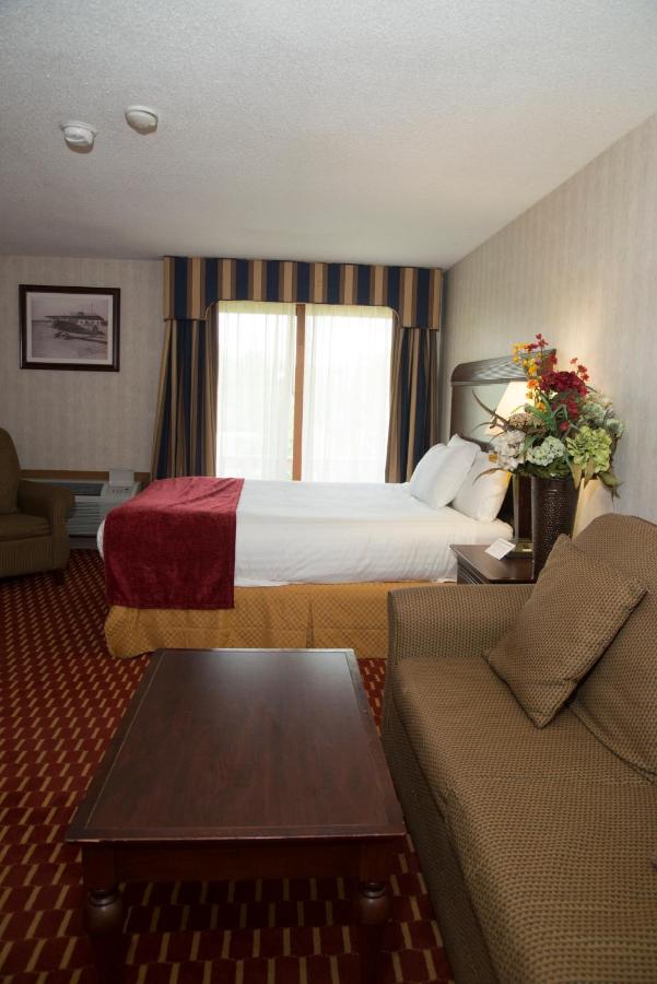 | Hampton Falls Inn