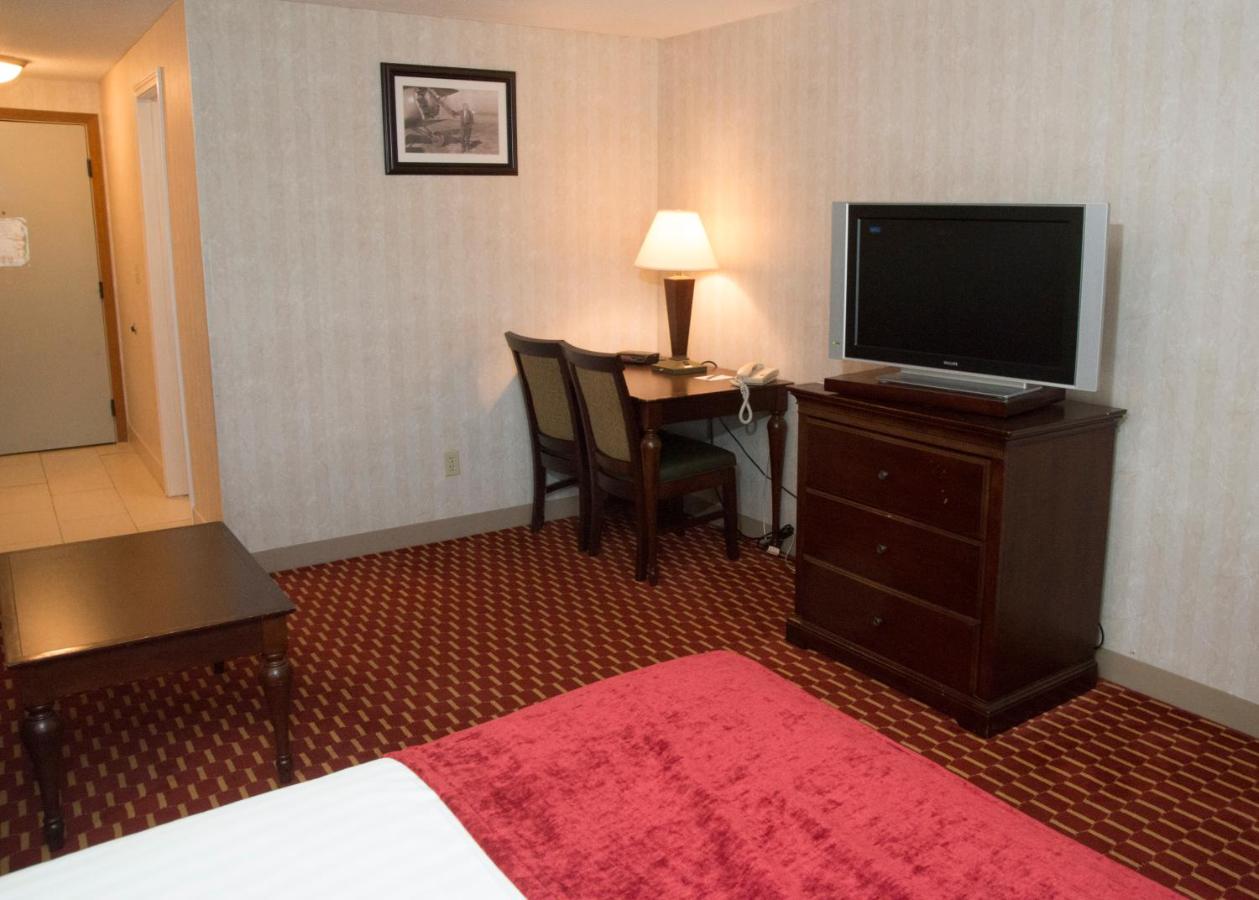 | Hampton Falls Inn