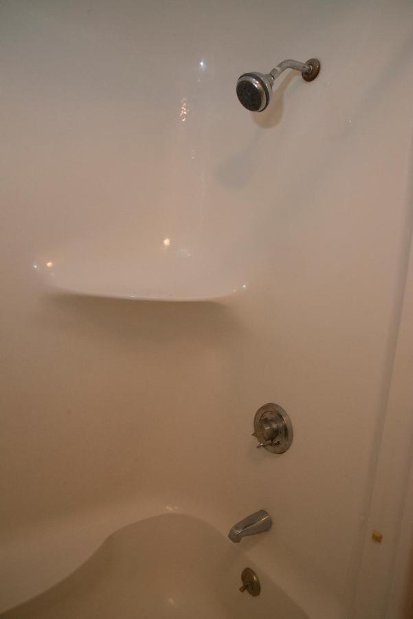 | Hampton Falls Inn