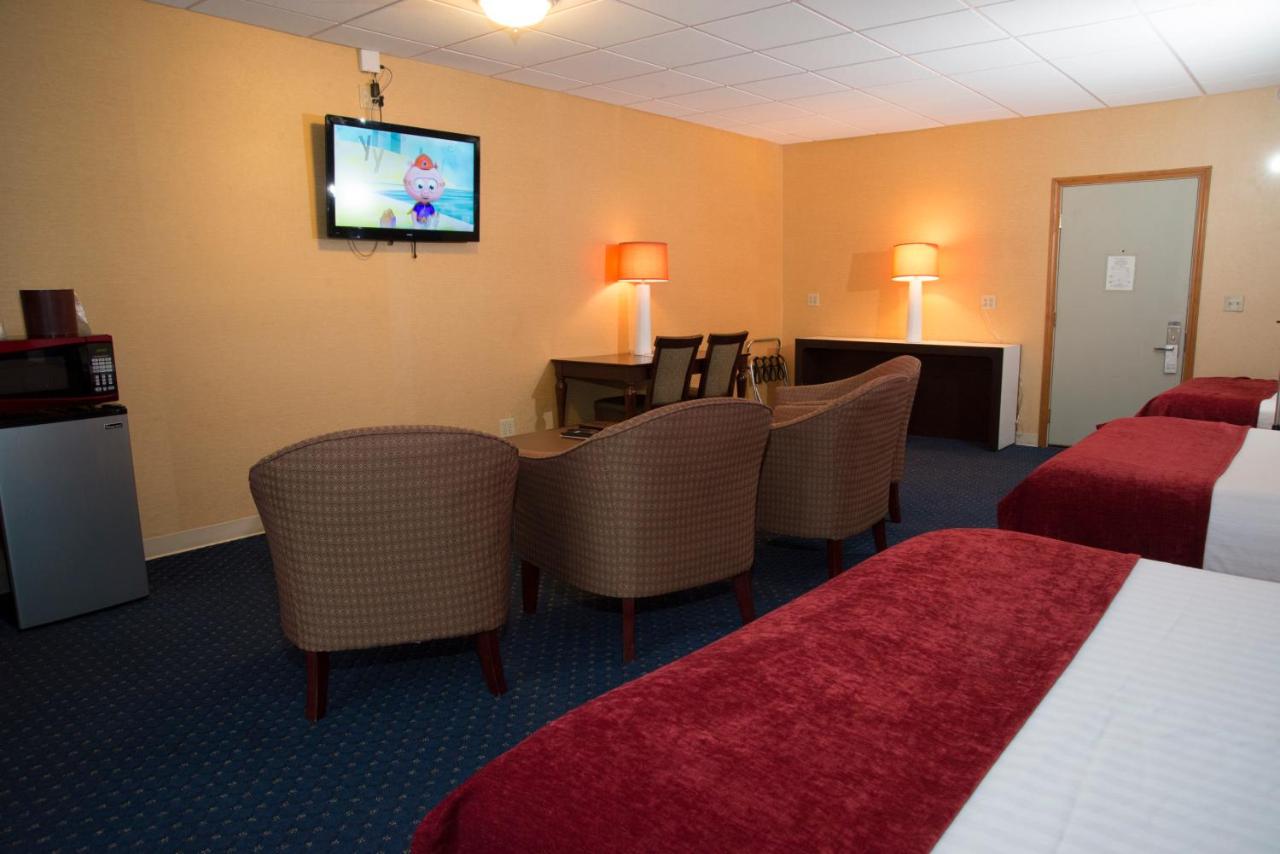 | Hampton Falls Inn