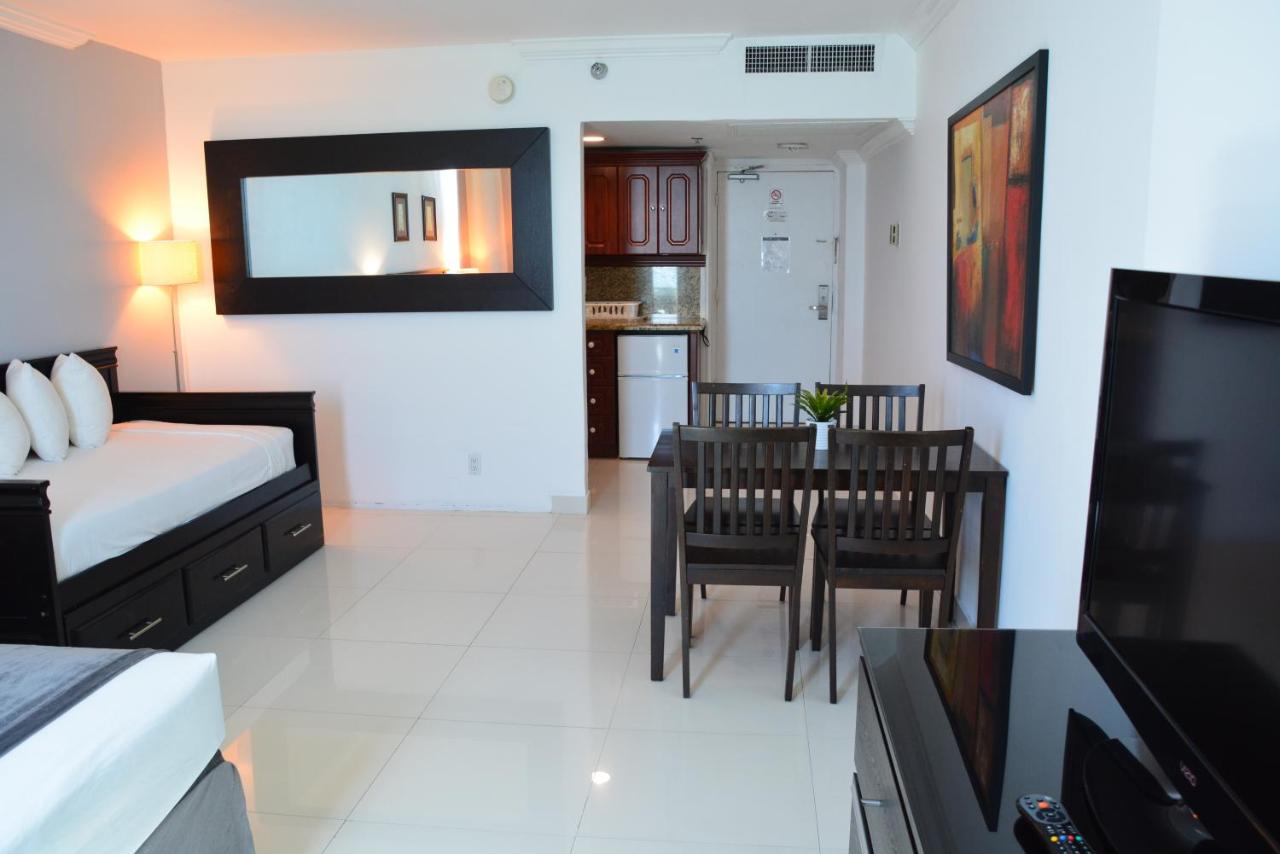 Studio with Bay View at New Point Miami Beach Apartments