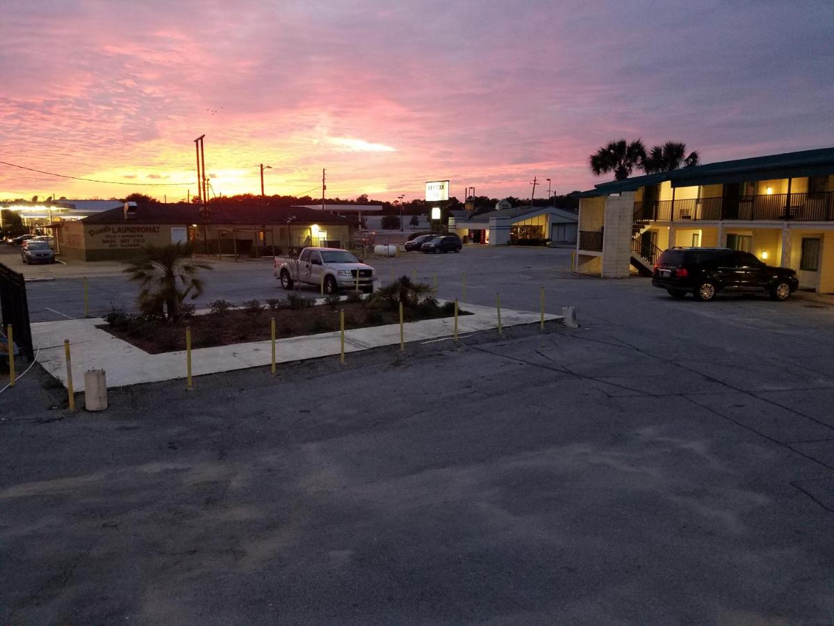 | Western Inn - Pensacola
