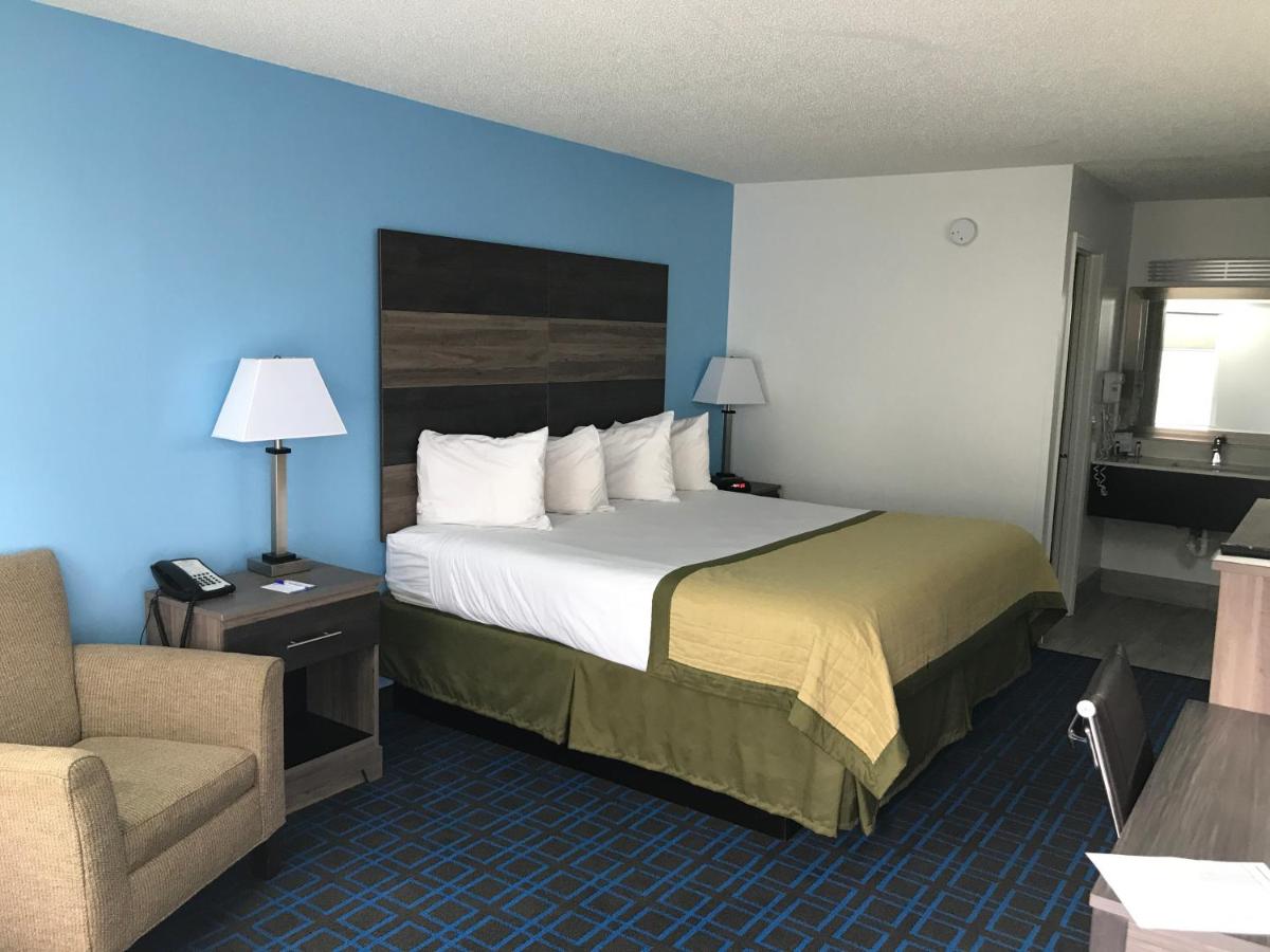 Deluxe King Room - Non-Smoking at Baymont by Wyndham Anderson Clemson