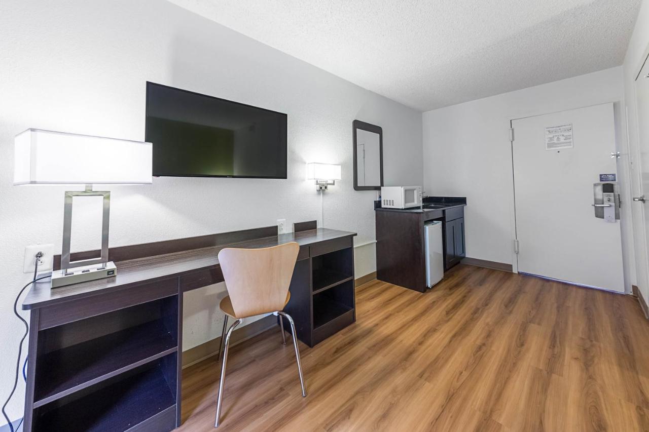 | Motel 6-Warminster, PA