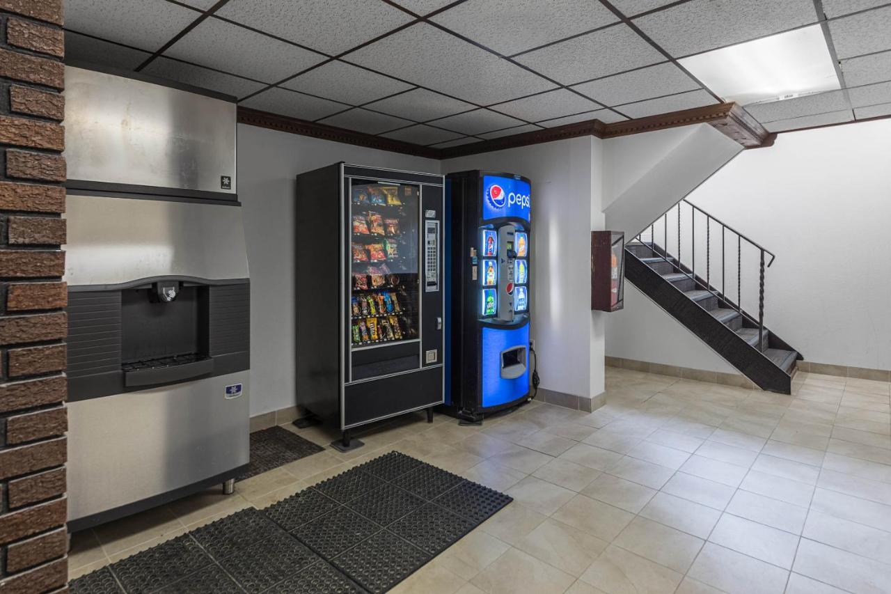 | Motel 6-Warminster, PA