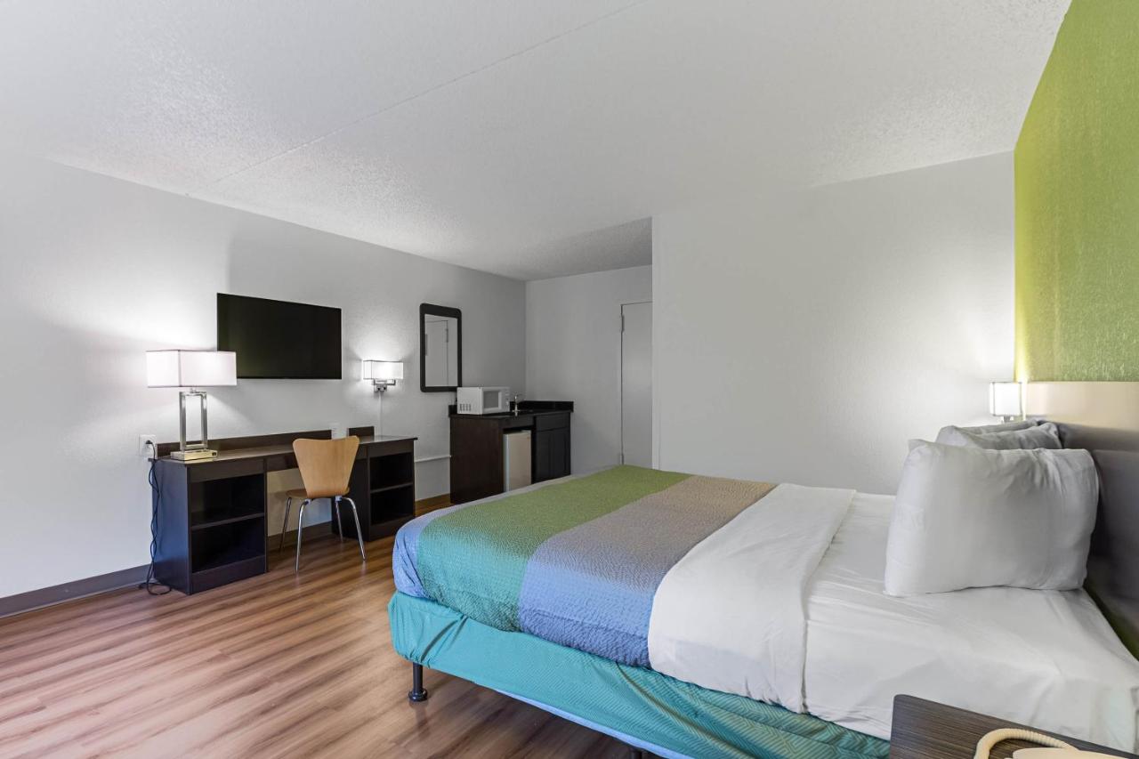  | Motel 6-Warminster, PA