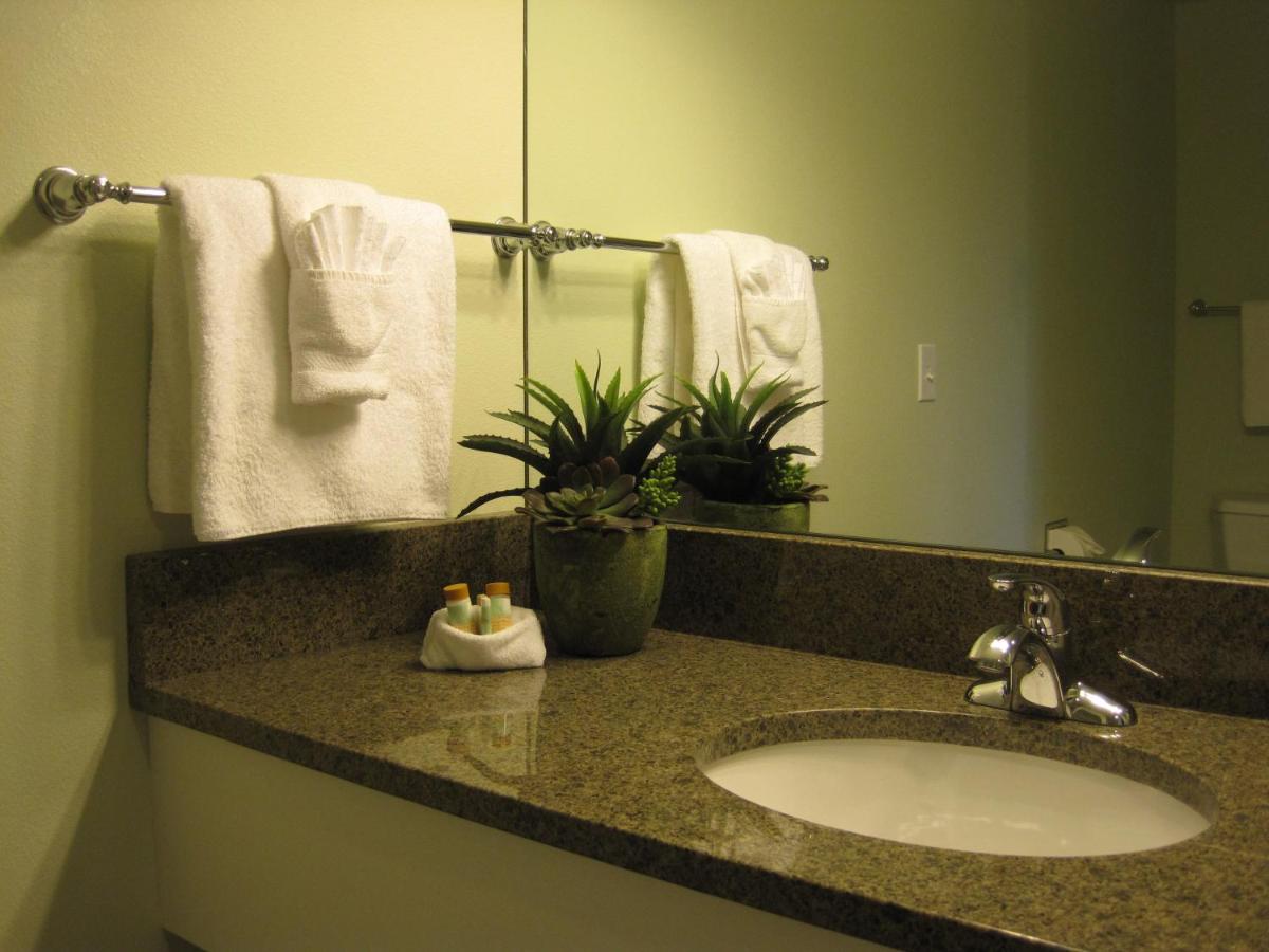 | Anacortes Ship Harbor Inn