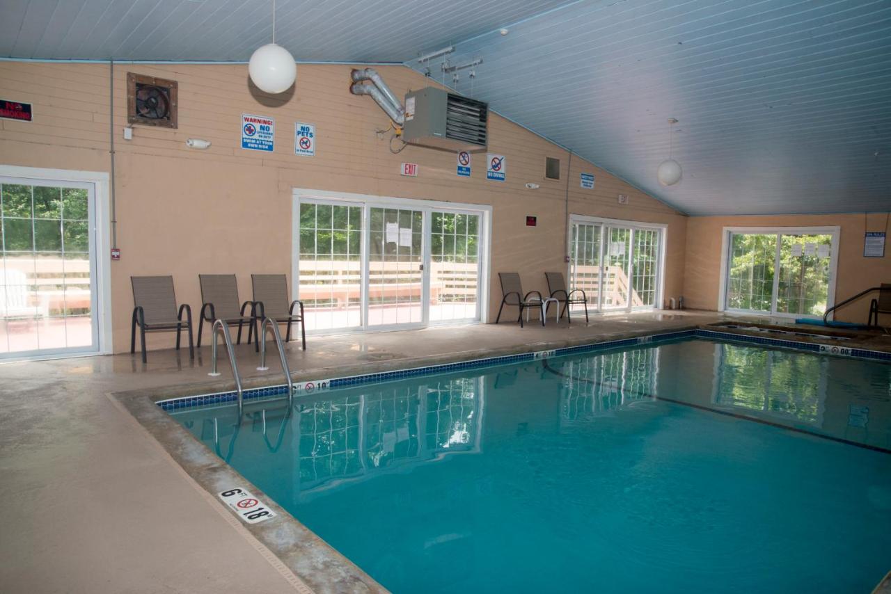 | Hampton Falls Inn
