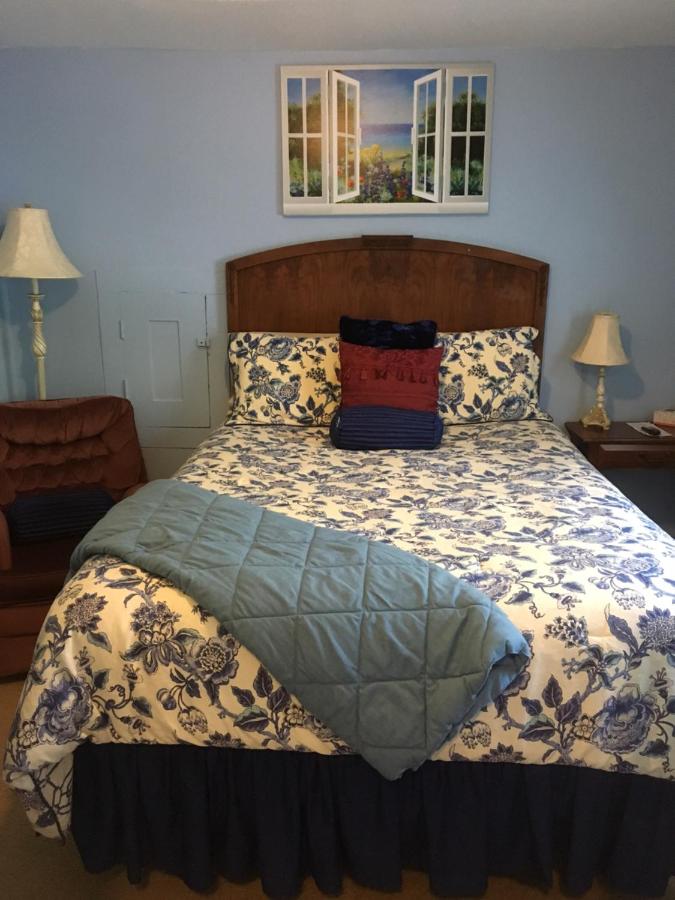 | Glass Magnolia Bed & Breakfast